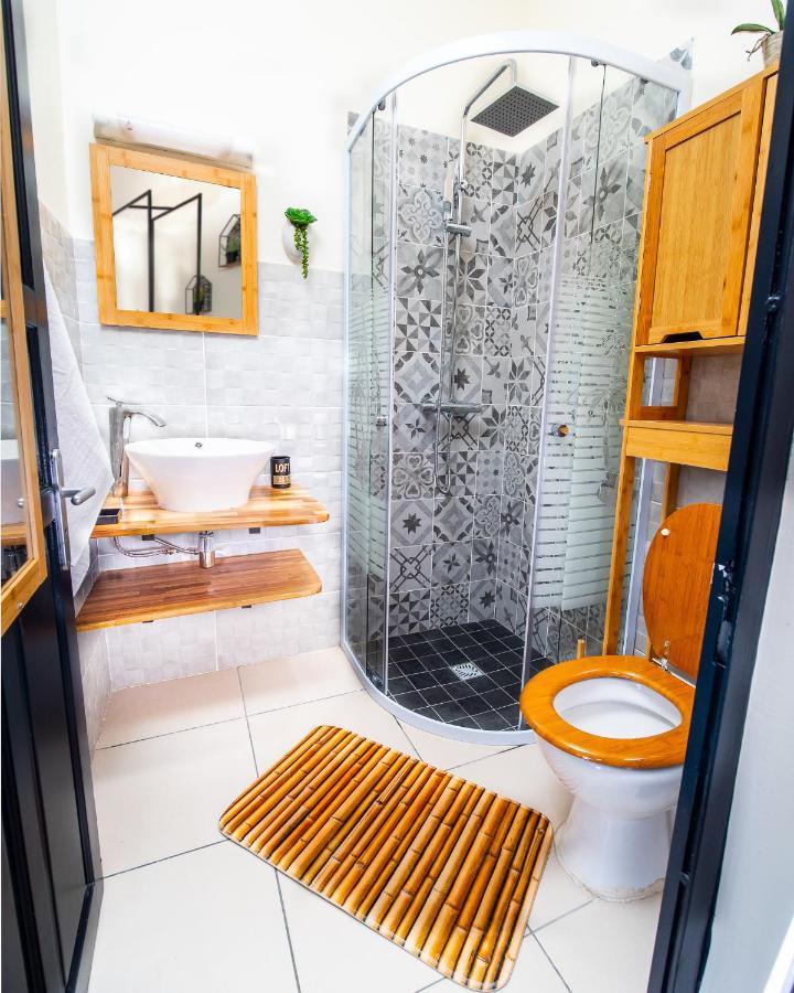 Evasion En Plein Coeur De La Ville T2 Jacuzzis Sauna Et Piscine Au Centre De 路易港 外观 照片