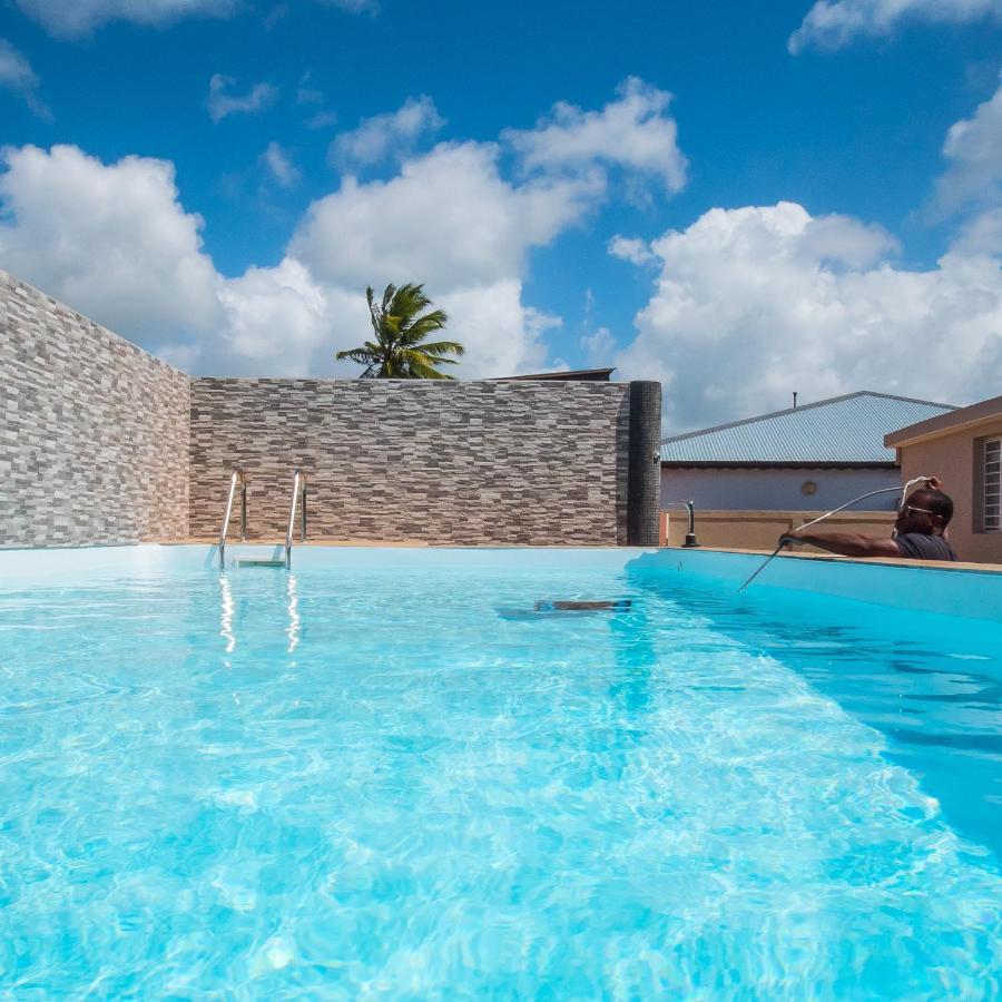 Evasion En Plein Coeur De La Ville T2 Jacuzzis Sauna Et Piscine Au Centre De 路易港 外观 照片