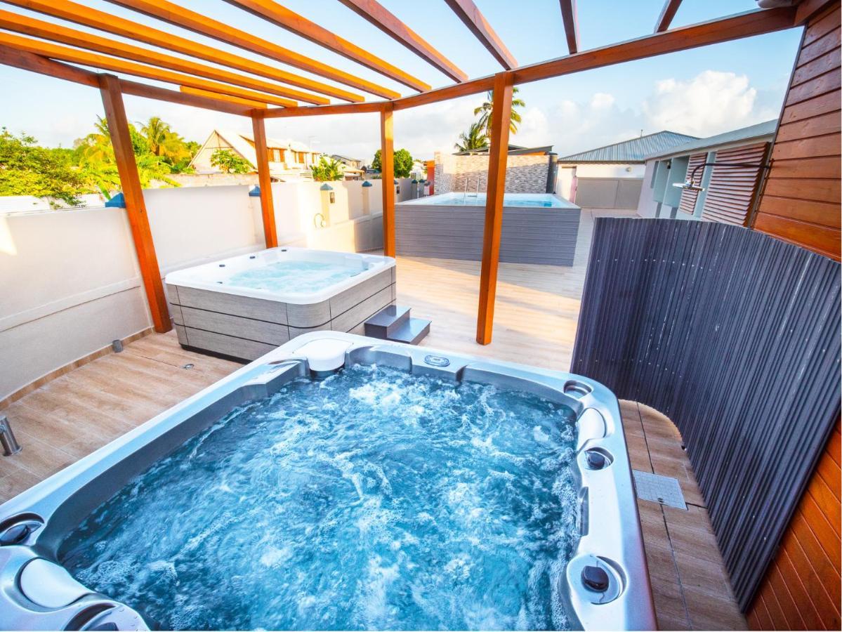 Evasion En Plein Coeur De La Ville T2 Jacuzzis Sauna Et Piscine Au Centre De 路易港 外观 照片