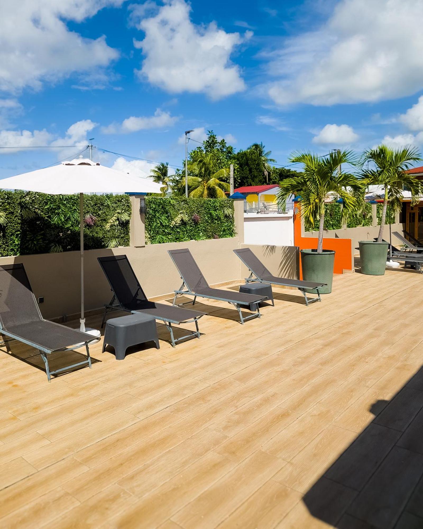 Evasion En Plein Coeur De La Ville T2 Jacuzzis Sauna Et Piscine Au Centre De 路易港 外观 照片